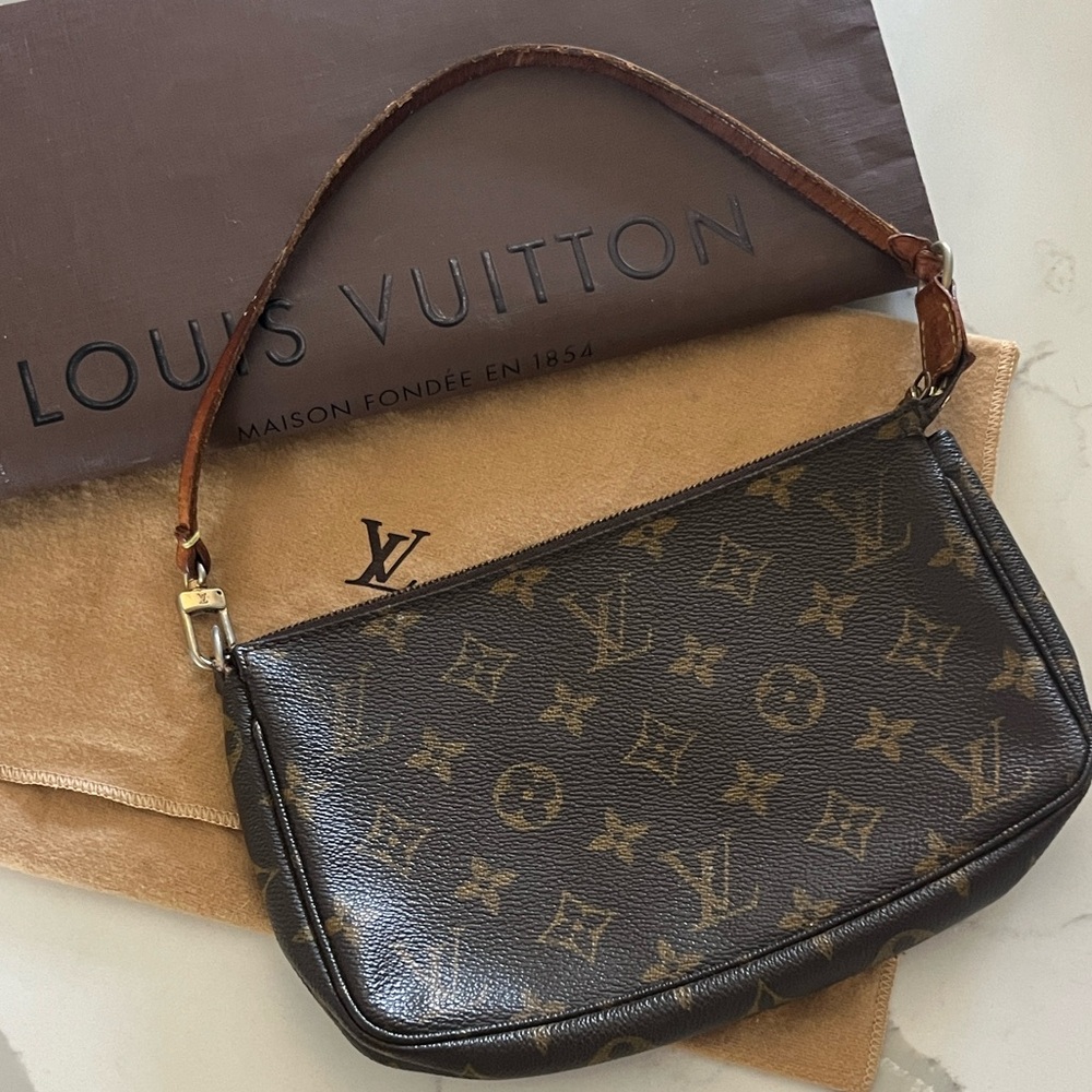 Authentic Vintage Louis Vuitton Brown monogram canvas Pochette